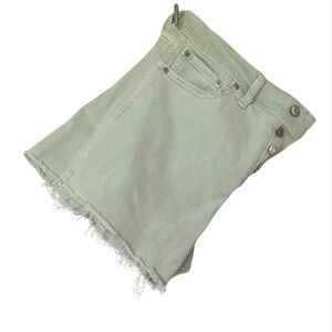 Gap Mint Denim 3 1/2” Button fly shorts in Size 8/29